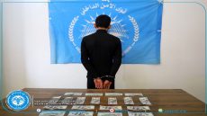 ضبط كمية من الدولار المزور في مقاطعة الطبقة | Dijî tawanan belavkarekî pereyên sexte li bajarê Tebqayê girtin