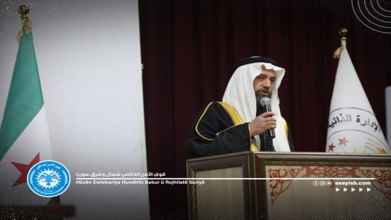 جانب من حضور القيادة العامة لقواتنا في مقاطعة الطبقة للاجتماع الذي عقدته الادارة الذاتية لمنطقة الطبقة في مركز الثقافة والفن | جانب من حضور القيادة العامة لقواتنا في مقاطعة الطبقة للاجتماع الذي عقدته الادارة الذاتية لمنطقة الطبقة في مركز الثقافة والفن