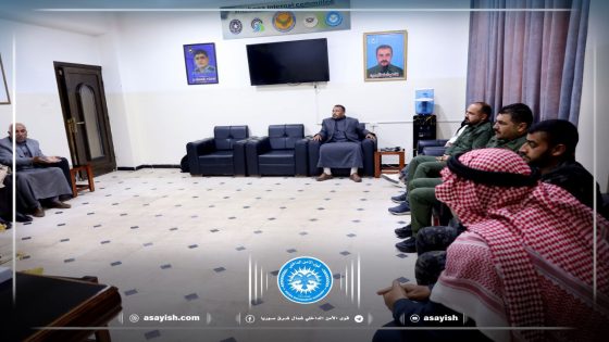 قواتنا في الطبقة تستقبل وفداً من أهالي الجرنية لبحث أوضاع المنطقة |Hêzên me li Tebqayê ji bo nîqaşkirina rewşa herêmê, şandeyek ji gelê El-Cerniyê pêşwazî dikin
