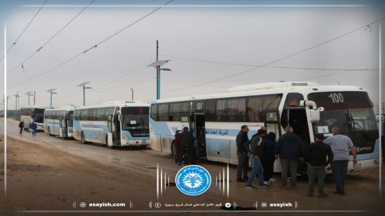 خروج دفعة جديدة من النازحين العراقيين من مخيم الهول إلى مخيم الجدعة | Beşek nû ji koçberên Îraqî ji kampa Holê ber bi kampa Cedi’ayê ve diçin.
