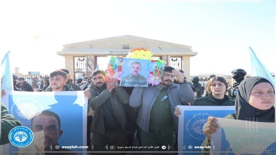 قواتنا تشيّع جثمان الشهيد علوان الناصر إلى مثواه الأخير في مقاطعة الجزيرة | Hêzên me cenazeyê şehîd Elwan El-Nasir li Kantona Cizîrê oxir kirin.
