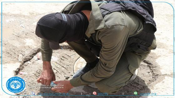 إزالة قنبلة يدوية وتمشيط نفق من مخلفات الحرب في مقاطعة الرقة